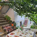 アパート Pogradeci ポグラデツ